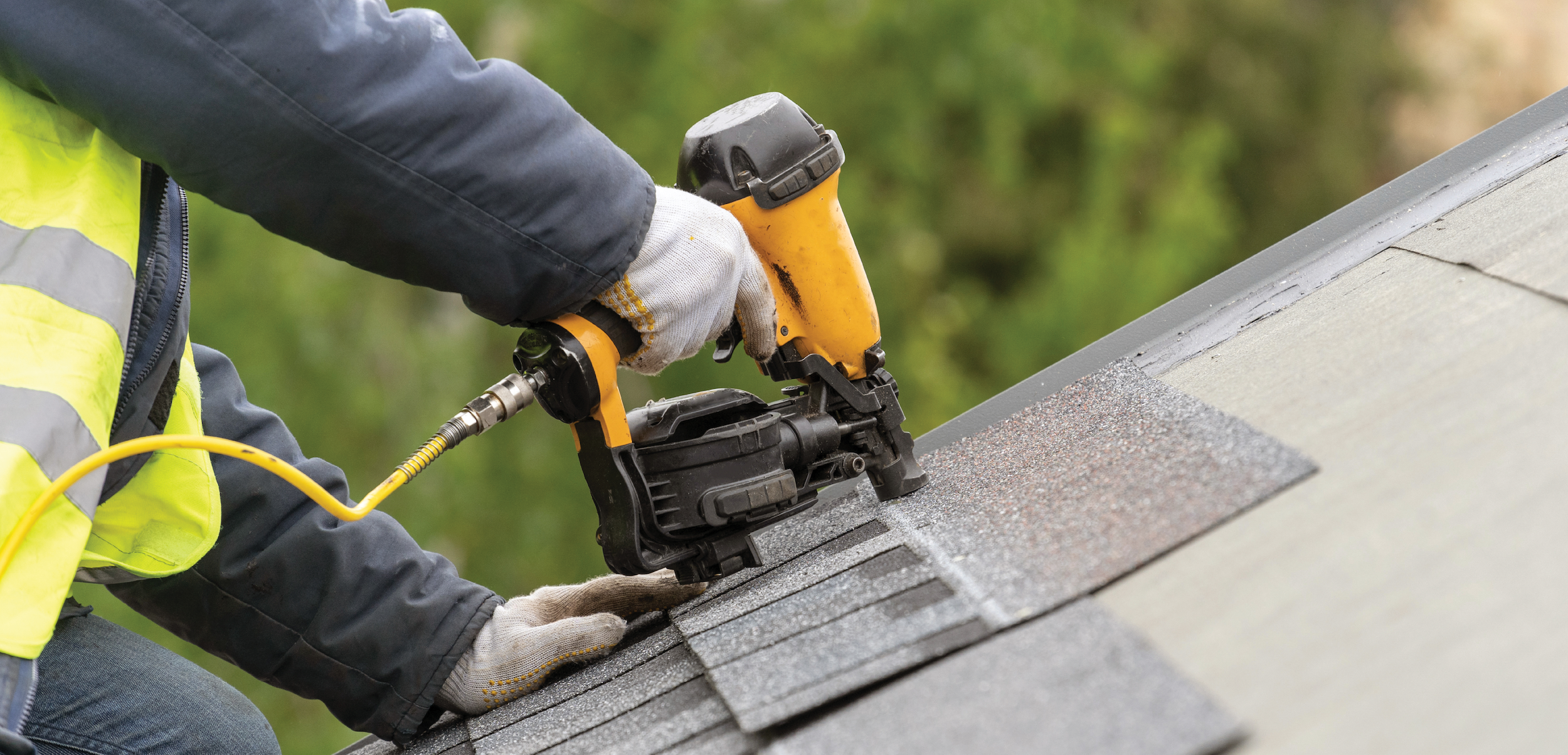 How Local Roofers Can Dominate Their Market with Targeted Print and Digital Advertising